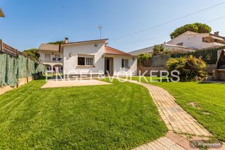 Haus in Llinars del Vallès. Encantadora casa con jardín en la exclusiva zona de can boatell,