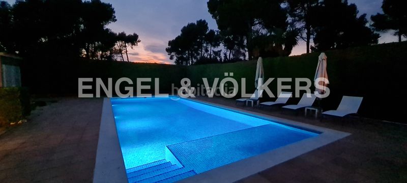 Foto 0dd9e8e9-f466-4f82-9b44-1f4606dcbd7b. Casa amb calefacció aparcament piscina a Pallejà