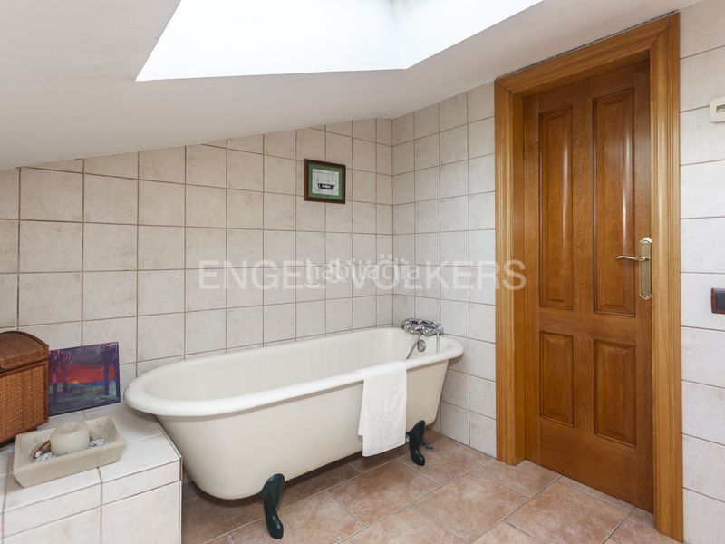 Foto 163bc5a8-c570-4690-ae06-1bf55f179978. Casa amb calefacció aparcament piscina a Pallejà