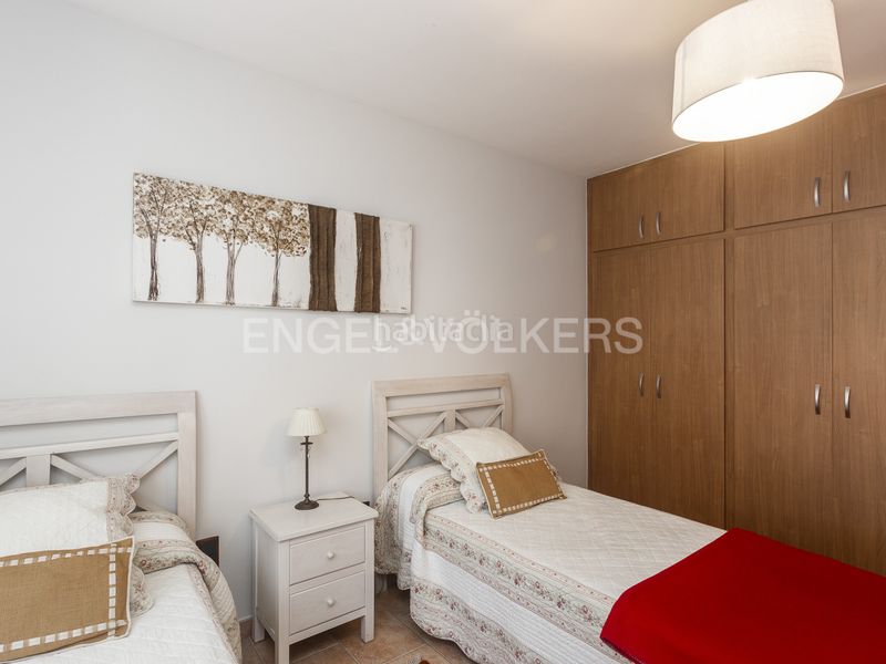Foto 27fc7747-b253-4889-8dd9-de51ea80b3ba. Casa amb calefacció aparcament piscina a Pallejà