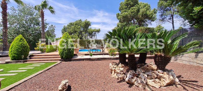 Foto 559f4f48-3016-47f5-a045-55dae2068060. Casa amb calefacció aparcament piscina a Pallejà