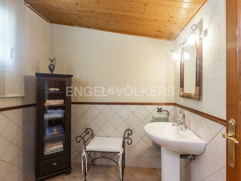 Foto 57fa342e-e5d8-4a49-aad0-c0406b985b69. Casa amb calefacció aparcament piscina a Pallejà