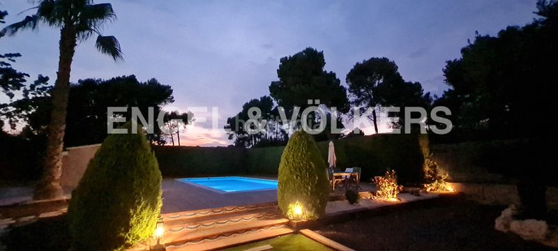 Foto 5ffcd34c-6b97-42be-b824-750f94689098. Casa amb calefacció aparcament piscina a Pallejà