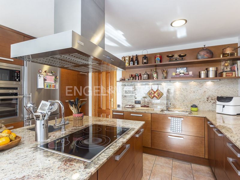 Foto aaf0f4c3-0d4f-42f5-9c2b-fae49f0b297d. Casa amb calefacció aparcament piscina a Pallejà