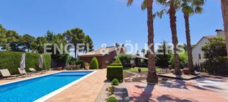 Casa a Pallejà. Imponente villa mediterránea con maravilloso jardín