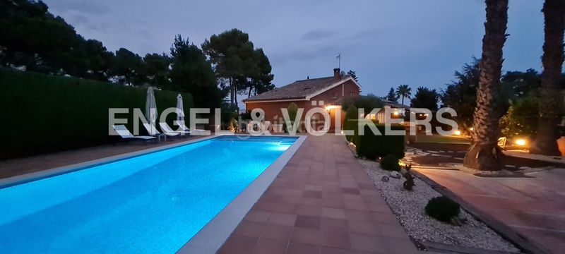 Foto d696800a-e962-4d7a-89ae-719280f8ec69. Casa amb calefacció aparcament piscina a Pallejà
