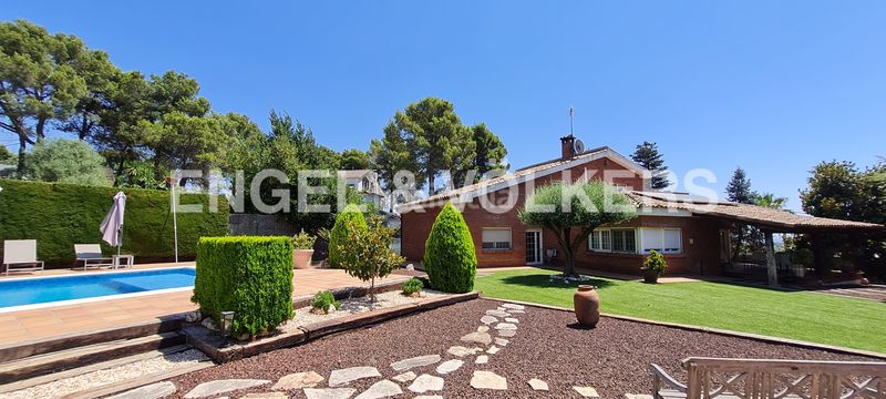 Foto e2b50f08-dd75-4693-b6f5-79ce3d2dc8ba. Casa amb calefacció aparcament piscina a Pallejà