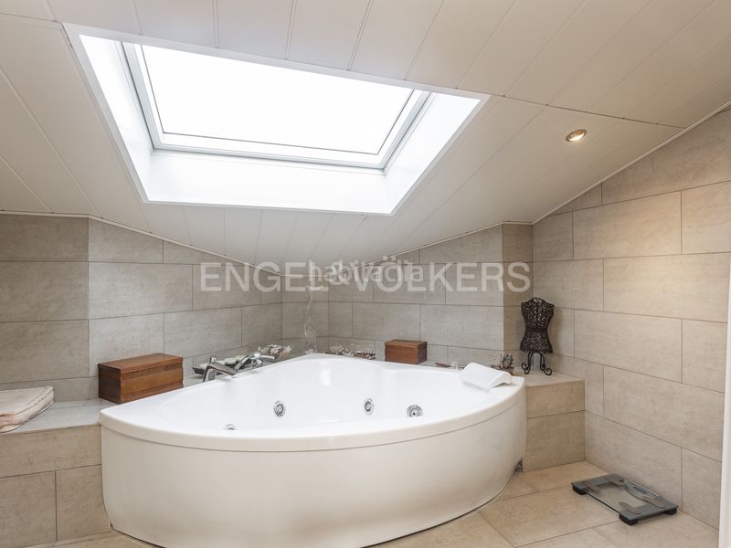 Foto e937d928-7f9c-4936-8031-a46601b97c4e. Casa amb calefacció aparcament piscina a Pallejà