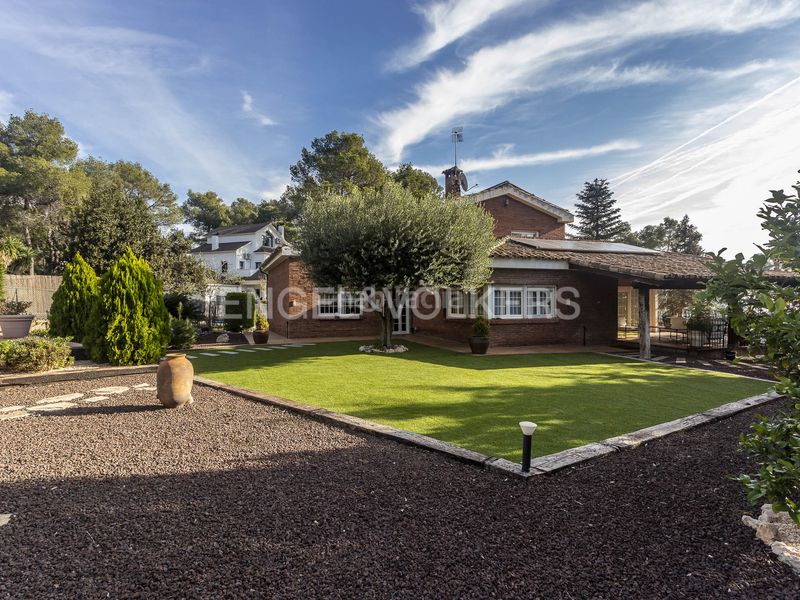 Foto f2169d26-d197-49c1-ad6b-8c22597b7fd1. Casa amb calefacció aparcament piscina a Pallejà