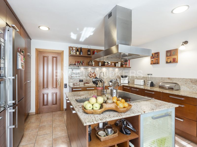 Foto f620f3a6-b569-4887-82df-e10890842fc0. Casa amb calefacció aparcament piscina a Pallejà
