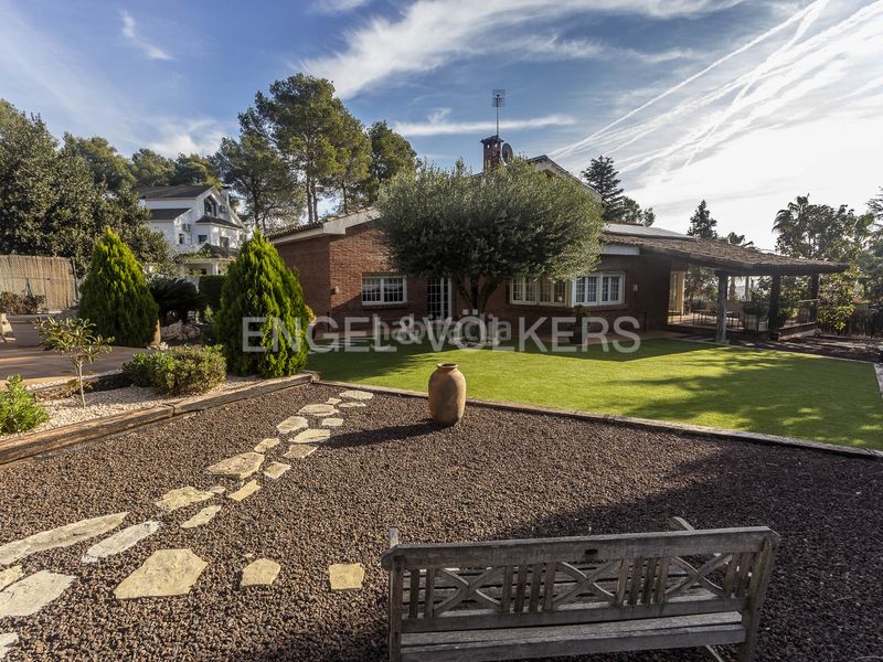 Foto f7599e07-035f-47e4-b623-197f936e0a25. Casa amb calefacció aparcament piscina a Pallejà
