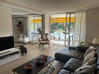 Rent Flat in Gava Mar. Descubre el lujo sereno en gavà apartamento con balcón, piscina