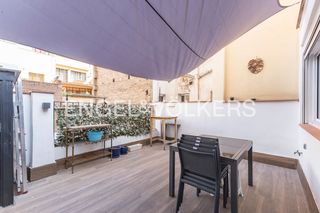 Pis a Sants-Badal. Vivienda reformada con 3 dormitorios, terraza privada, techos de
