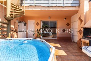 Semi detached house in Espai Tolra - Els Pedrissos - Can Carner. Espectacular casa a adosada esquinera a un paso del centro de ca