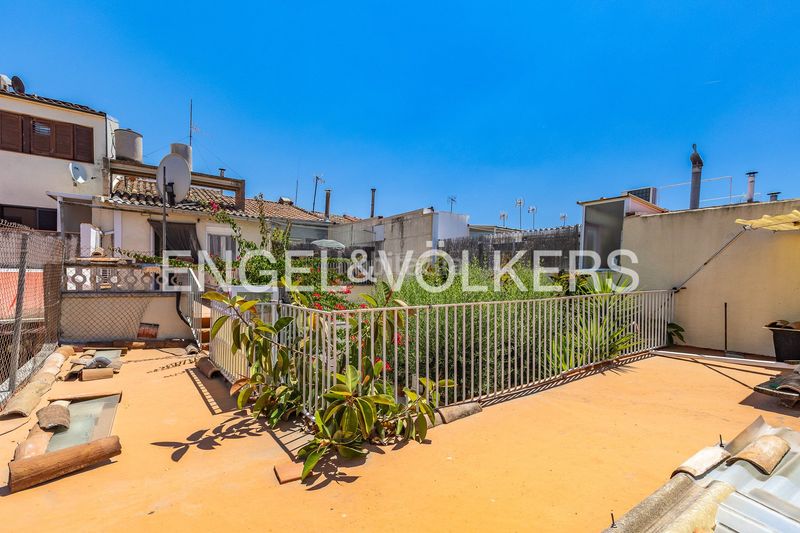 Foto 40ada5de-72ee-4f45-b3d1-84845b993067. Casa adossada amb calefacció aparcament a Segle XX Terrassa