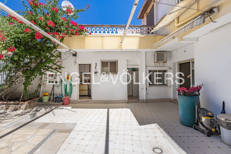 Foto 64332297-f6ae-42d6-a75e-ac77bbcda9ab. Casa adossada amb calefacció aparcament a Segle XX Terrassa