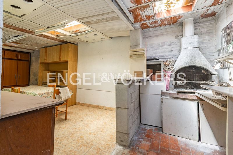 Foto a668b962-42f2-4d0b-a0ff-22b0461144b9. Casa adossada amb calefacció aparcament a Segle XX Terrassa