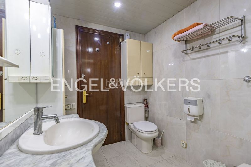 Foto b8ff6200-a225-4d0f-915f-81edf3853087. Casa adossada amb calefacció aparcament a Segle XX Terrassa