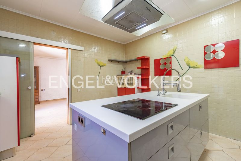 Foto ca68e920-5d84-42b6-9e61-f690a345b61b. Casa adossada amb calefacció aparcament a Segle XX Terrassa