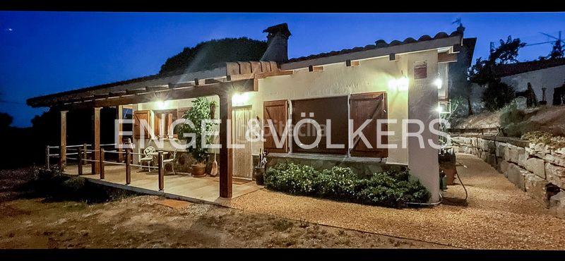 Foto 2a97fd27-d4f7-4bf2-96ce-04274456d821. Casa amb calefacció aparcament piscina a Vilanova del Vallès