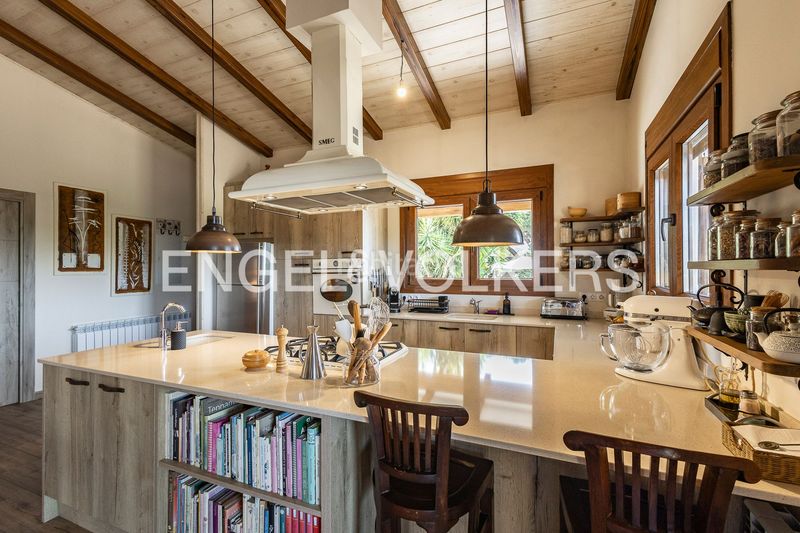 Foto 3a5d4ab0-e741-4838-b8e8-9af319b5947b. Casa amb calefacció aparcament piscina a Vilanova del Vallès