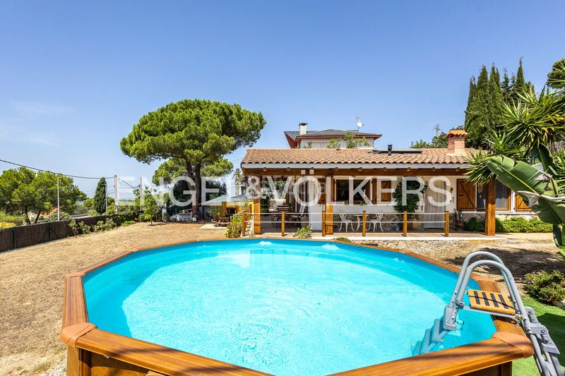Foto 4905ea9e-d250-4605-a673-2f4a643977a0. Casa amb calefacció aparcament piscina a Vilanova del Vallès
