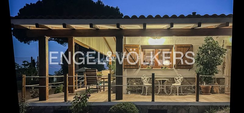 Foto ad1d5bc2-fafb-4326-8692-ce500cacb8e9. Casa amb calefacció aparcament piscina a Vilanova del Vallès