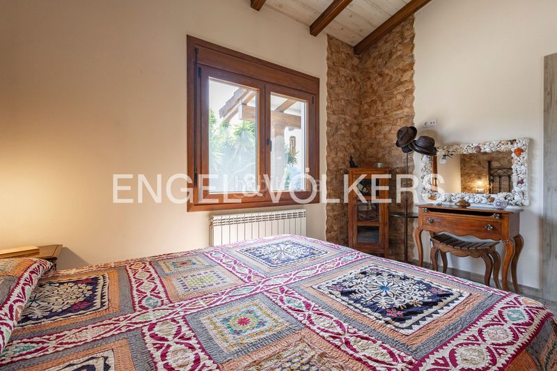 Foto b7aafbaf-6c95-42dc-ad73-3116b3404313. Casa amb calefacció aparcament piscina a Vilanova del Vallès