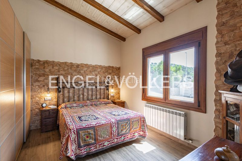 Foto cdf2dab3-7a0a-44c0-b13e-d91af879a5e9. Casa amb calefacció aparcament piscina a Vilanova del Vallès