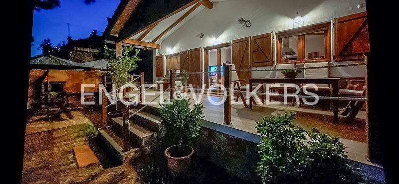 Foto e680ba05-eb4a-466a-8908-8af491547513. Casa amb calefacció aparcament piscina a Vilanova del Vallès