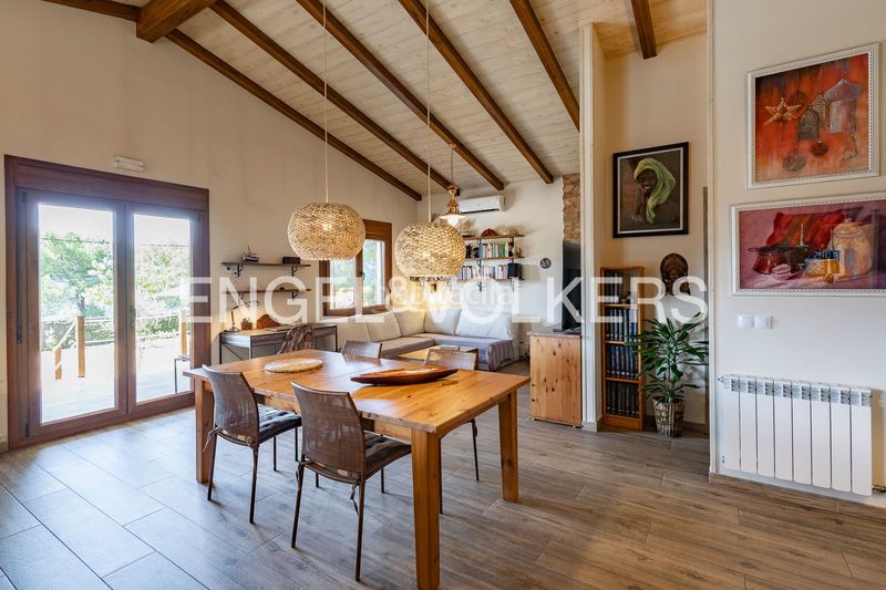 Foto eebf5e0c-aad3-46a7-adb7-c6b1422dfdfe. Casa amb calefacció aparcament piscina a Vilanova del Vallès
