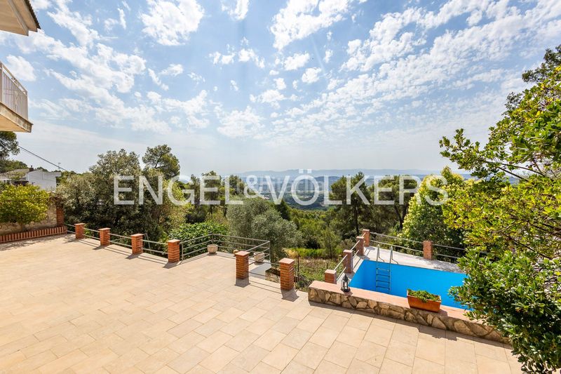 Foto 802db219-5628-4345-9ad8-edc63e368f69. Casa amb calefacció piscina a Mediona