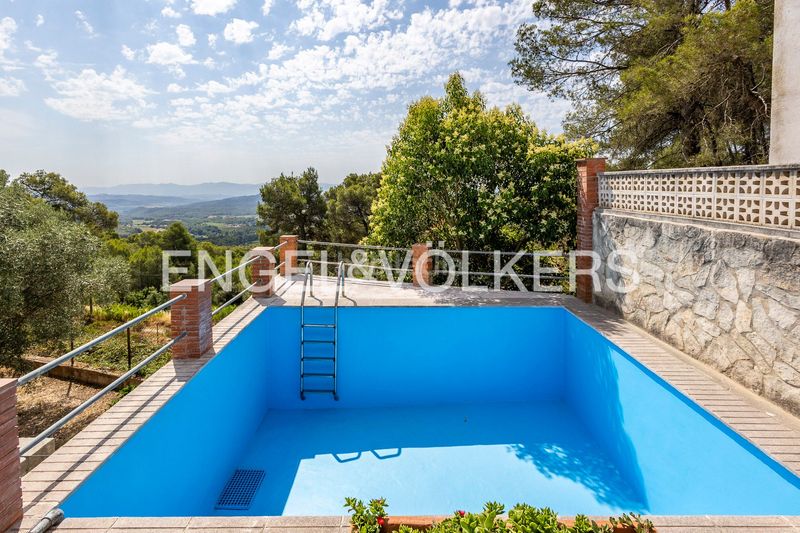 Foto b077cf5e-c065-45ba-a2f6-3498e907654d. Casa amb calefacció piscina a Mediona