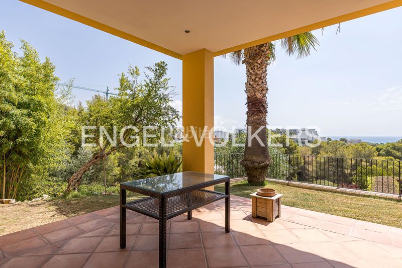 Foto 05360d60-616e-4f44-a43d-aed41a080764. Casa amb calefacció aparcament piscina a Can Girona - Terramar - Vinyet Sitges