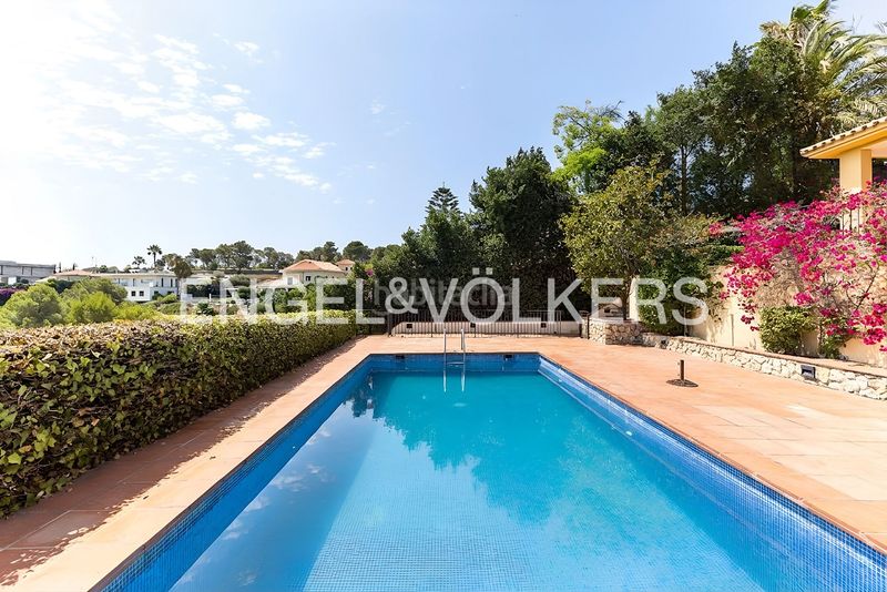 Foto 2241f201-6028-4f28-a9dc-8700579a474f. Casa amb calefacció aparcament piscina a Can Girona - Terramar - Vinyet Sitges