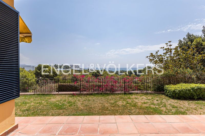 Foto 2646714e-1641-4f10-a4e2-25c6647da22c. Casa amb calefacció aparcament piscina a Can Girona - Terramar - Vinyet Sitges