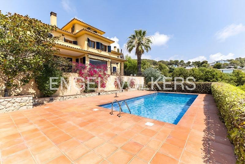 Foto 290ba6c2-25be-4c95-86d9-fb8d3f03f33b. Casa amb calefacció aparcament piscina a Can Girona - Terramar - Vinyet Sitges