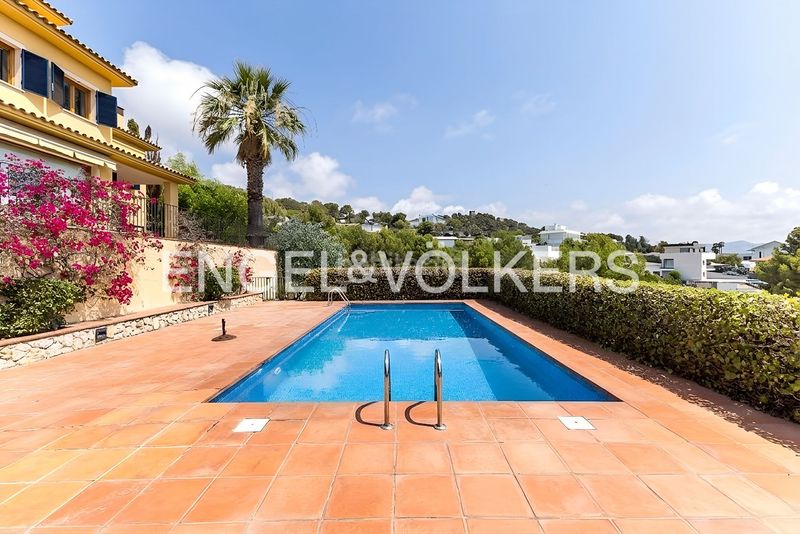Foto 363d71b6-a1f3-4e92-b2dc-38e4ea9065e7. Casa amb calefacció aparcament piscina a Can Girona - Terramar - Vinyet Sitges
