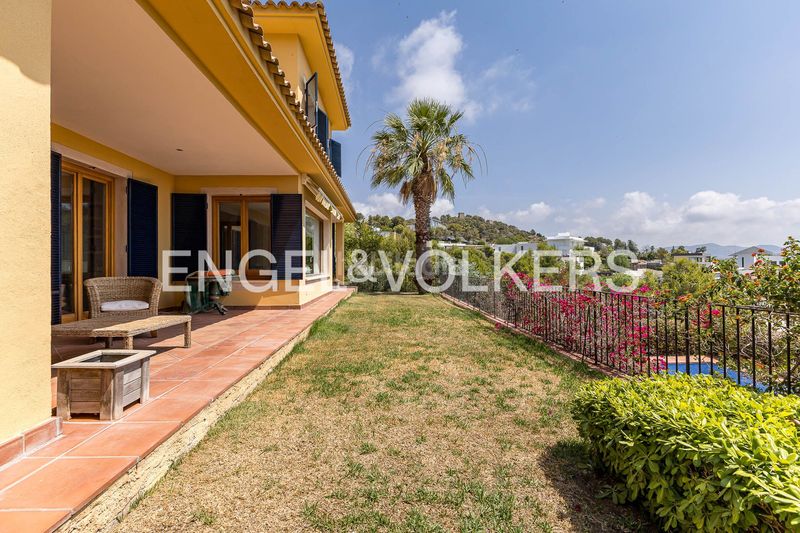 Foto 4e2c2063-515e-4814-a50a-55d54320f7b1. Casa amb calefacció aparcament piscina a Can Girona - Terramar - Vinyet Sitges