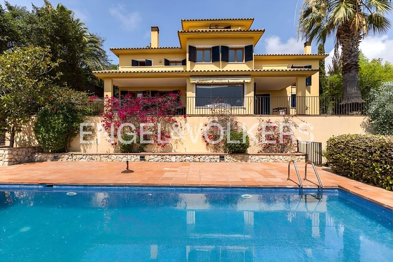 Foto 6b240e40-a502-4467-a45b-2b06497e195a. Casa amb calefacció aparcament piscina a Can Girona - Terramar - Vinyet Sitges