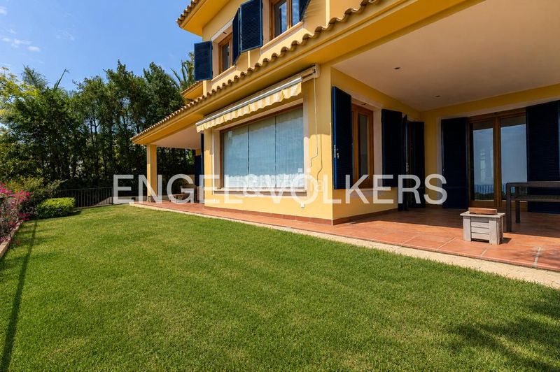 Foto 80f05359-3acb-4e76-b0af-3db048b9002d. Casa amb calefacció aparcament piscina a Can Girona - Terramar - Vinyet Sitges