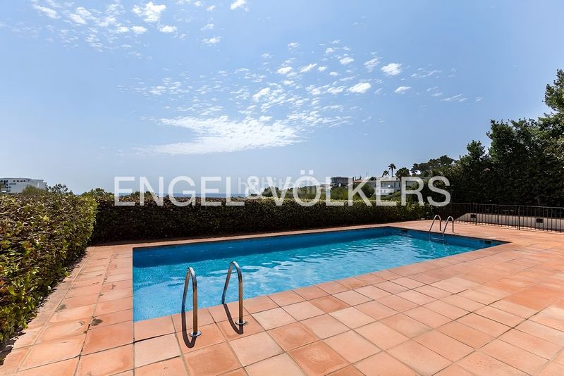 Foto 84c96695-4085-48ea-9d6c-2e822bc3087c. Casa amb calefacció aparcament piscina a Can Girona - Terramar - Vinyet Sitges