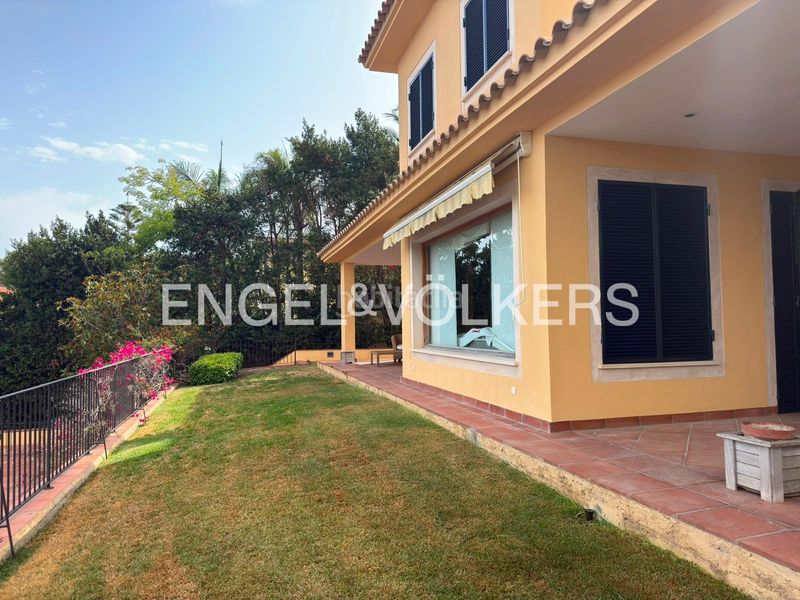 Foto 8d11d6ea-14b7-44c0-a649-6489557dd15b. Casa amb calefacció aparcament piscina a Can Girona - Terramar - Vinyet Sitges