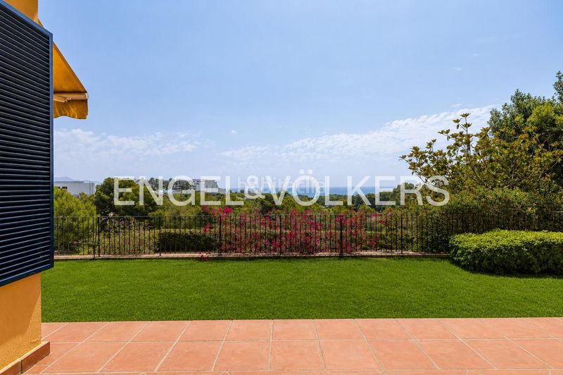 Foto 941f507e-4a59-45d5-a468-fa2332de9281. Casa amb calefacció aparcament piscina a Can Girona - Terramar - Vinyet Sitges