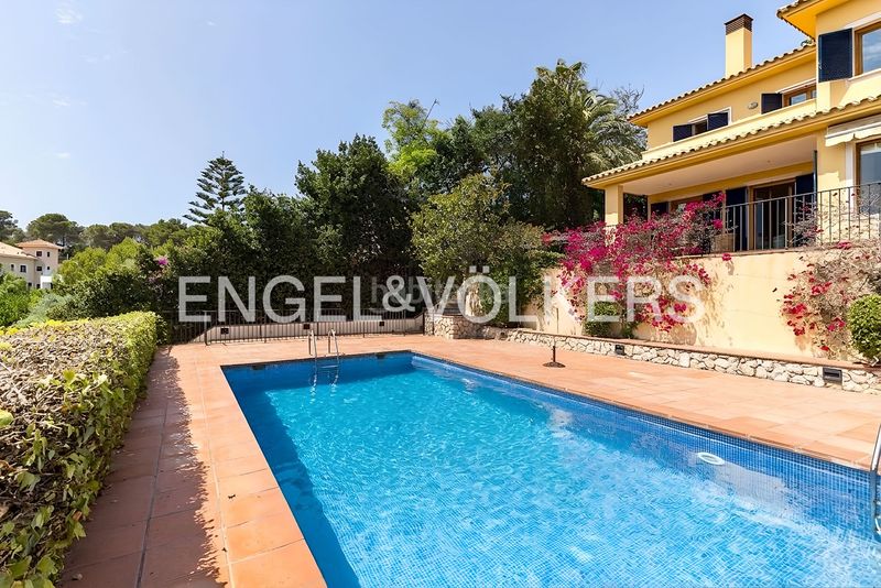 Foto 98f4fff6-0fc6-4d91-a796-08515372c1bf. Casa amb calefacció aparcament piscina a Can Girona - Terramar - Vinyet Sitges
