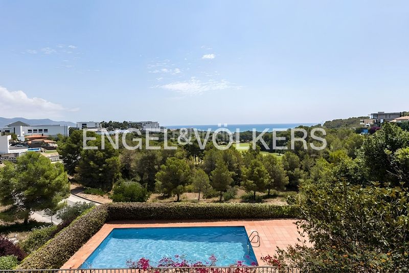 Foto b71d902d-04c8-4341-b998-21ee6b4ca504. Casa amb calefacció aparcament piscina a Can Girona - Terramar - Vinyet Sitges