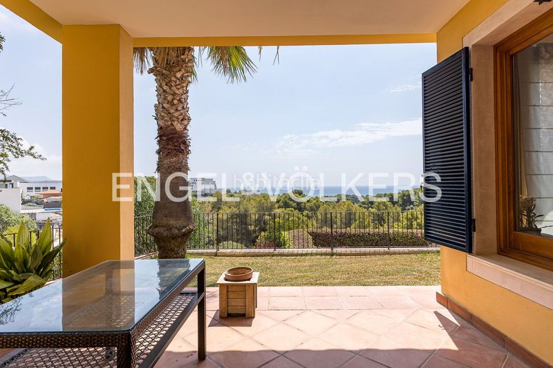 Foto cae9e13a-942f-4499-a51c-d2e649df22fa. Casa amb calefacció aparcament piscina a Can Girona - Terramar - Vinyet Sitges