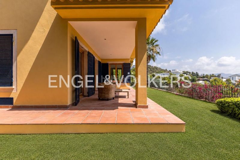 Foto cec4aeec-6c56-4490-b101-2c700a02cc21. Casa amb calefacció aparcament piscina a Can Girona - Terramar - Vinyet Sitges