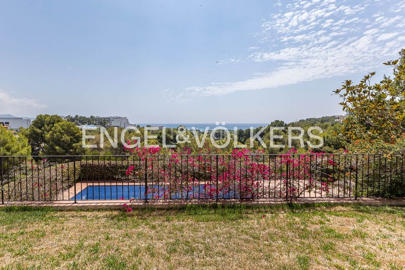 Foto f85bff55-0443-4eaa-a1d5-e4d94a6459ca. Casa amb calefacció aparcament piscina a Can Girona - Terramar - Vinyet Sitges