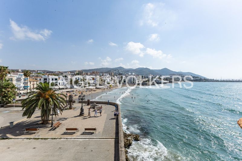 Foto 0bf485f2-01af-4f5d-9791-08e146121175. Xalet amb calefacció aparcament a Centre Sitges